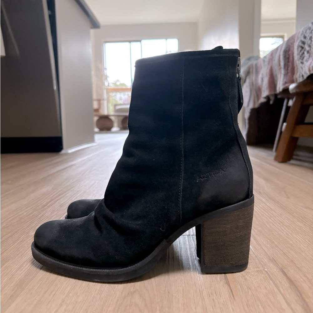 Browns Artica Waterproof Suede Boots US 7 EU 37